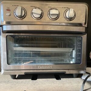 Cuisinart air fryer/ toaster oven with extra air fryer rack included